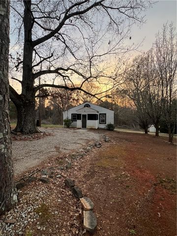 521 n calhoun shores Parkway, Calhoun Falls, SC 29628