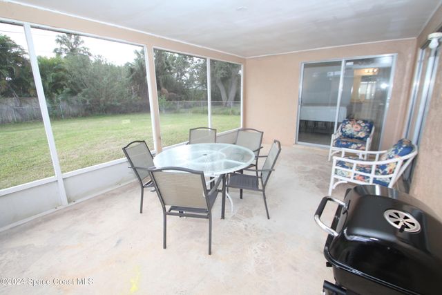 1040 Hosbine Street SE, Palm Bay, FL 32909