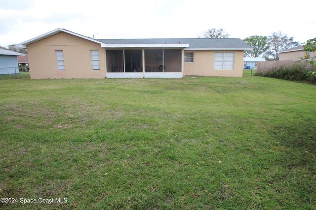 1040 Hosbine Street SE, Palm Bay, FL 32909