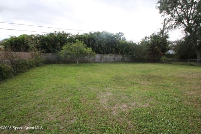 1040 Hosbine Street SE, Palm Bay, FL 32909