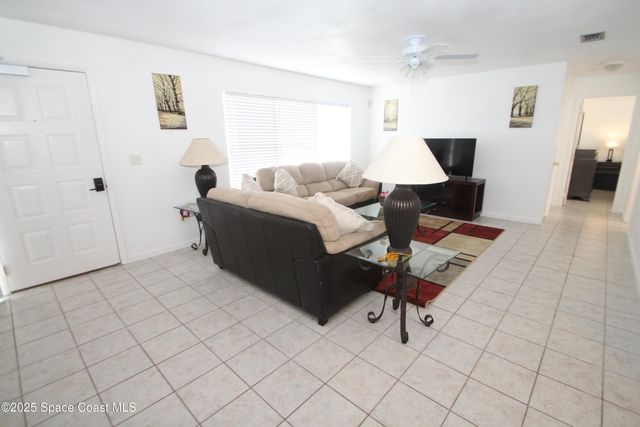 1040 Hosbine Street SE, Palm Bay, FL 32909