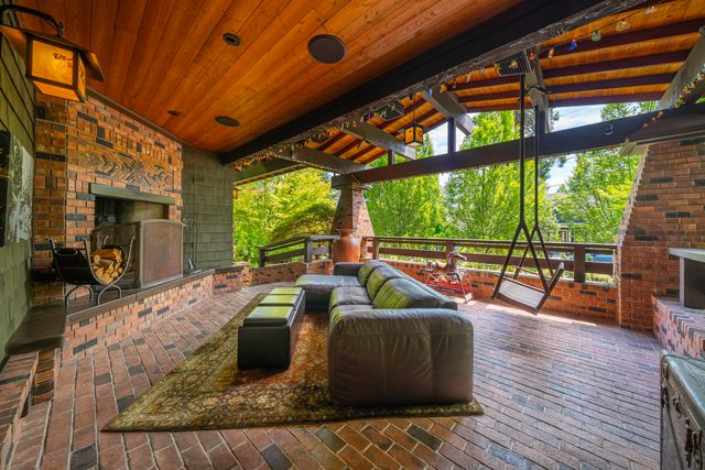 99 Granite Street, Ashland, OR 97520