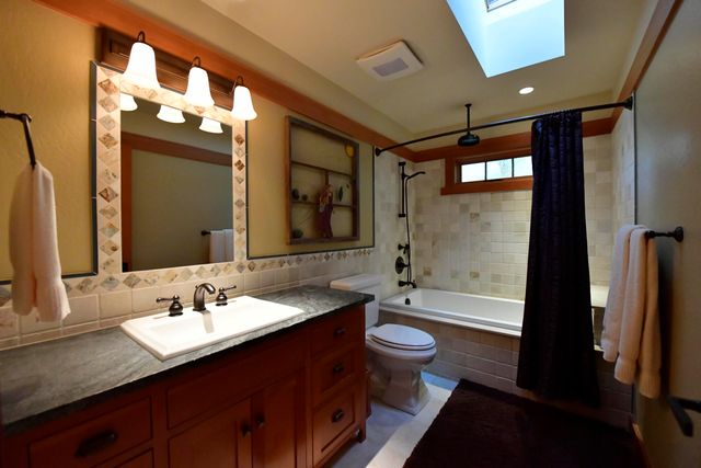 99 Granite Street, Ashland, OR 97520