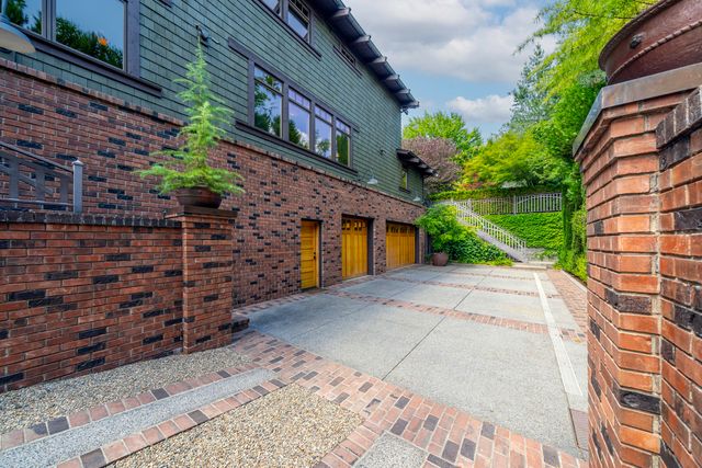 99 Granite Street, Ashland, OR 97520