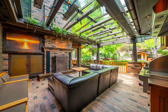 99 Granite Street, Ashland, OR 97520