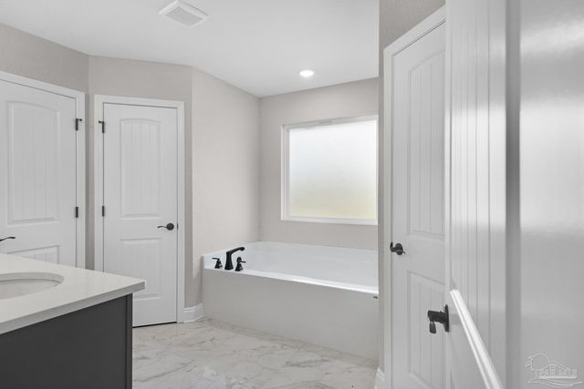 7957 Twin Lake Dr, Milton, FL 32583