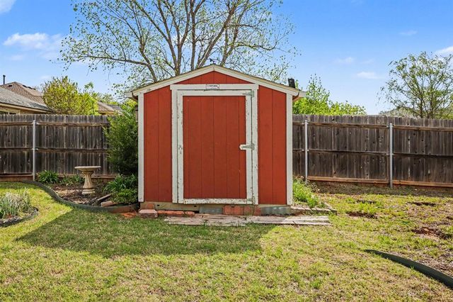 704 Tioga Circle, Norman, OK 73071