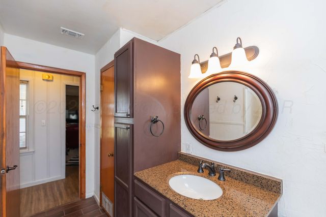 209 E 12th Street, Wheeler, TX 79096