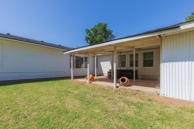 209 E 12th Street, Wheeler, TX 79096