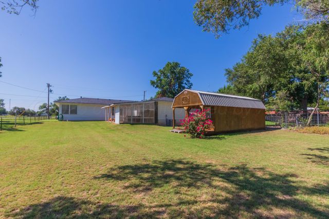 209 E 12th Street, Wheeler, TX 79096