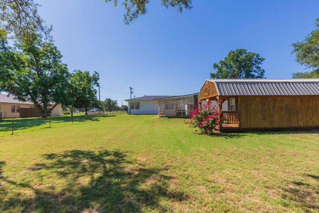 209 E 12th Street, Wheeler, TX 79096