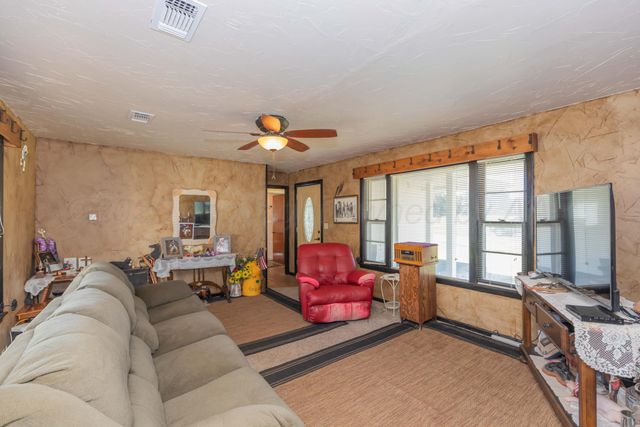 209 E 12th Street, Wheeler, TX 79096