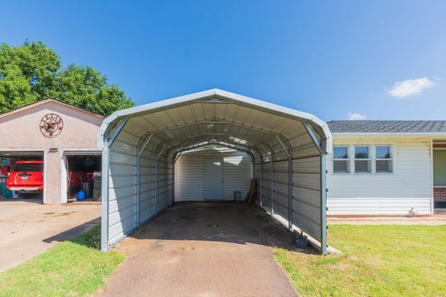 209 E 12th Street, Wheeler, TX 79096