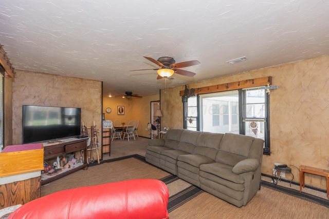 209 E 12th Street, Wheeler, TX 79096