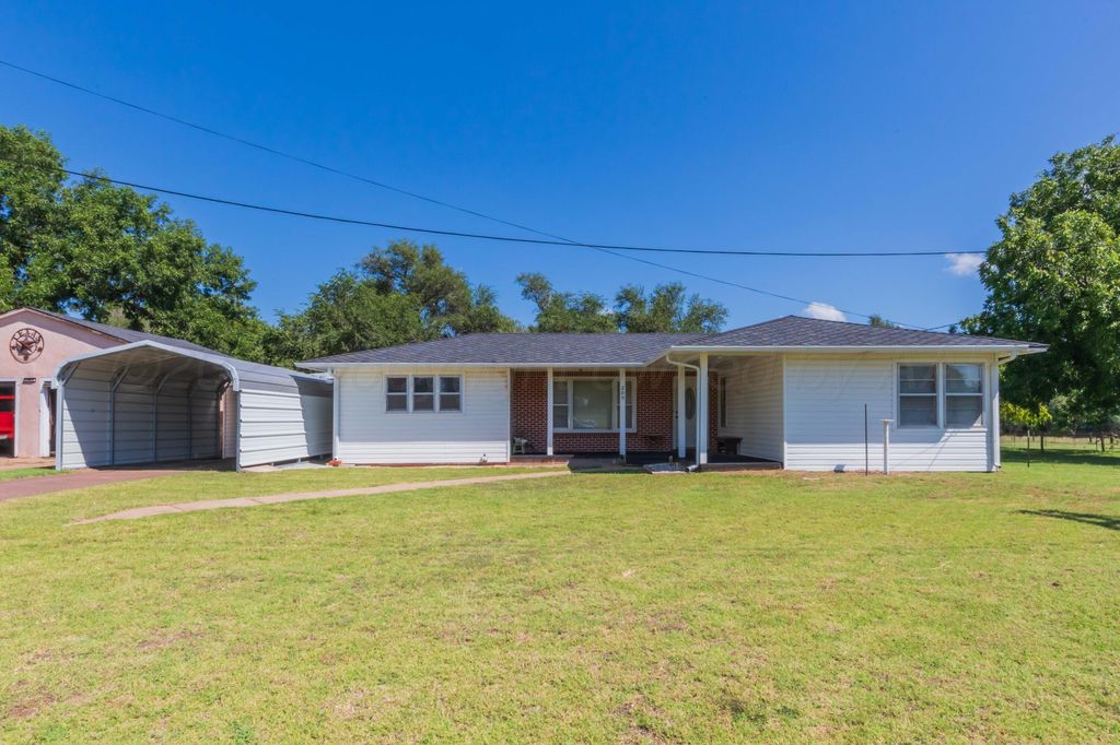 209 E 12th Street, Wheeler, TX 79096