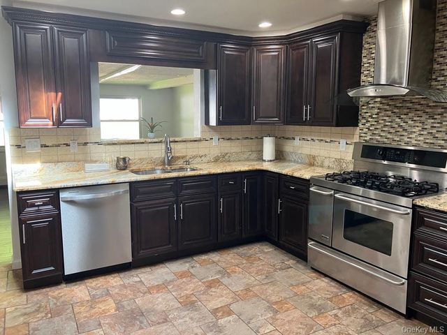 22 N Lorna Lane, Airmont, NY 10952
