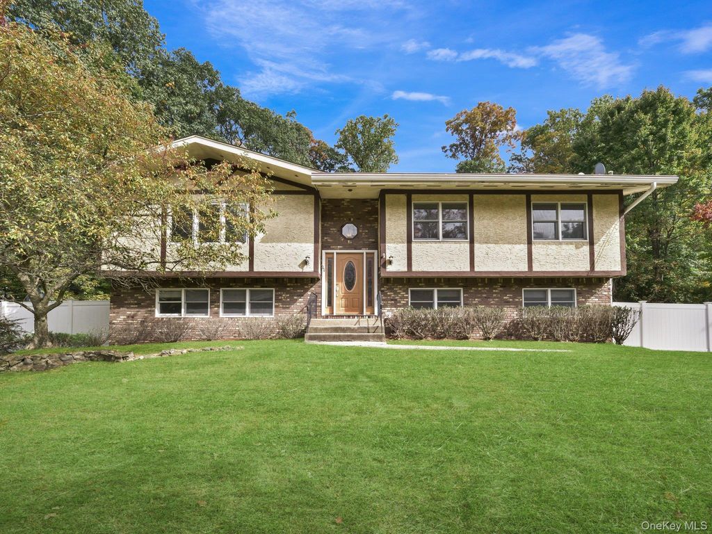 22 N Lorna Lane, Airmont, NY 10952 — photo 2