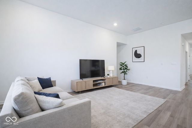 6608 W Shoreline Court, Greenfield, IN 46140