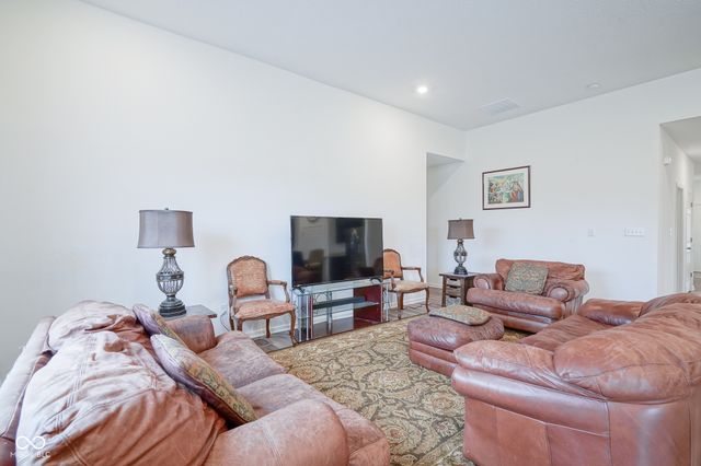 6608 W Shoreline Court, Greenfield, IN 46140