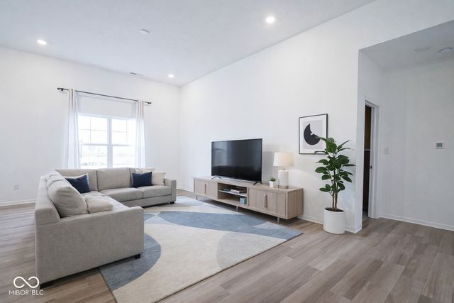 6608 W Shoreline Court, Greenfield, IN 46140