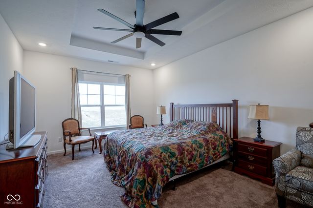 6608 W Shoreline Court, Greenfield, IN 46140