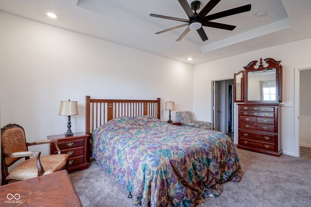 6608 W Shoreline Court, Greenfield, IN 46140