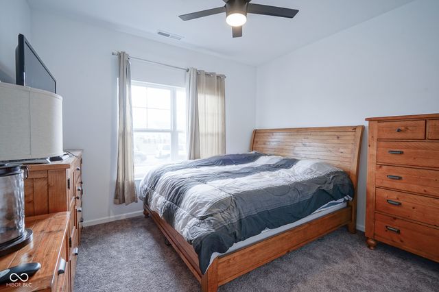 6608 W Shoreline Court, Greenfield, IN 46140