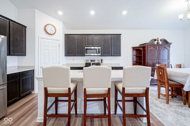 6608 W Shoreline Court, Greenfield, IN 46140