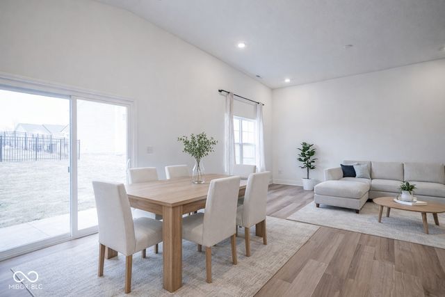 6608 W Shoreline Court, Greenfield, IN 46140