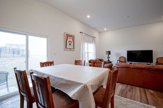 6608 W Shoreline Court, Greenfield, IN 46140