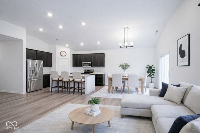 6608 W Shoreline Court, Greenfield, IN 46140