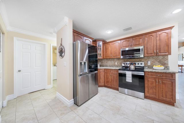 1128 Hatteras Circle, Greenacres, FL 33413