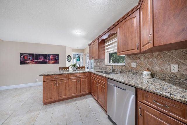 1128 Hatteras Circle, Greenacres, FL 33413