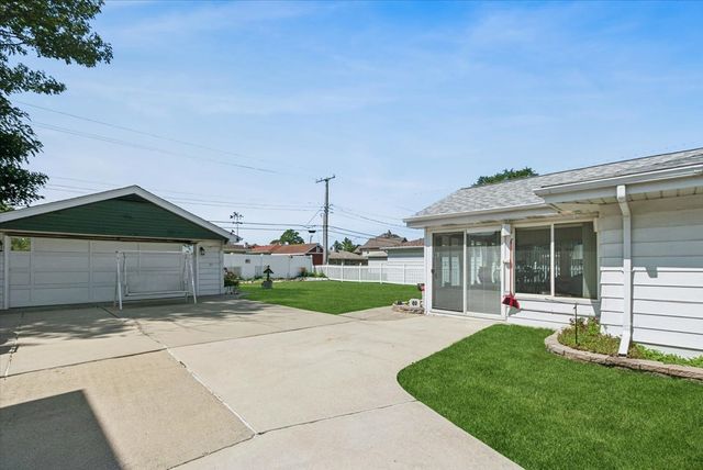 7821 W 73rd Place, Bridgeview, IL 60455