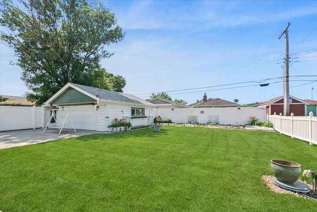 7821 W 73rd Place, Bridgeview, IL 60455
