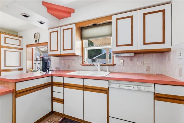 7821 W 73rd Place, Bridgeview, IL 60455