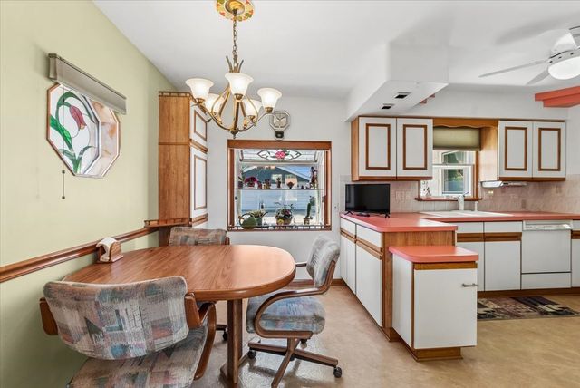 7821 W 73rd Place, Bridgeview, IL 60455