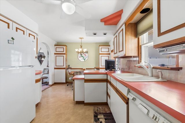 7821 W 73rd Place, Bridgeview, IL 60455