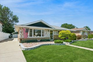 7821 W 73rd Place, Bridgeview, IL 60455