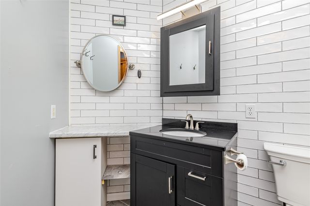 234 E Bundy Avenue, Des Moines, IA 50315