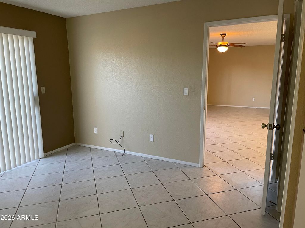Image 12 of property listing at 2524 E VILLA THERESA Drive, Phoenix, AZ 85032
