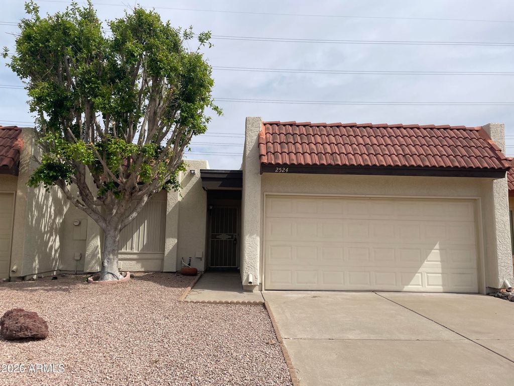Image 14 of property listing at 2524 E VILLA THERESA Drive, Phoenix, AZ 85032