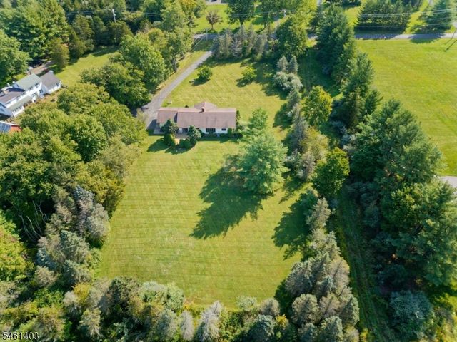 26 Fitzer Rd, Kingwood Twp., NJ 08825