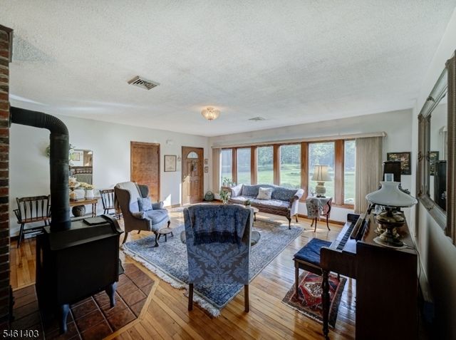 26 Fitzer Rd, Kingwood Twp., NJ 08825