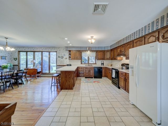 26 Fitzer Rd, Kingwood Twp., NJ 08825