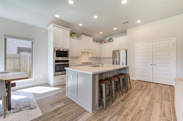 1930 Creekwood Cove, Missouri City, TX 77459