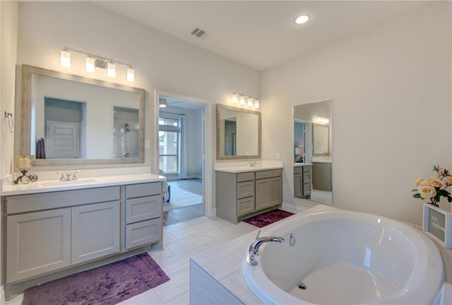 1930 Creekwood Cove, Missouri City, TX 77459