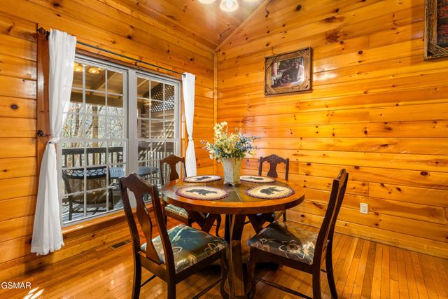 514 Laural Mountain Road, Gatlinburg, TN 37738