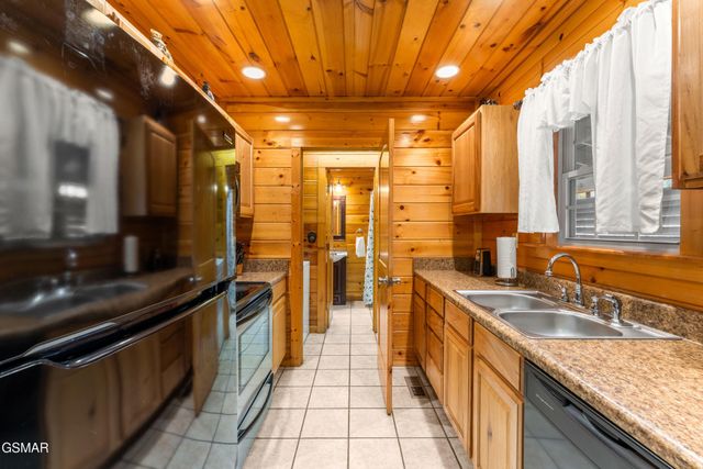 514 Laural Mountain Road, Gatlinburg, TN 37738