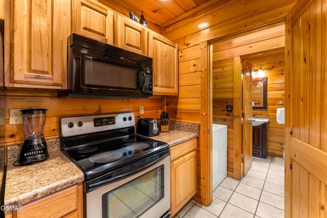 514 Laural Mountain Road, Gatlinburg, TN 37738